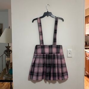 pink/white/black pleated skirt with suspenders straps!🖤